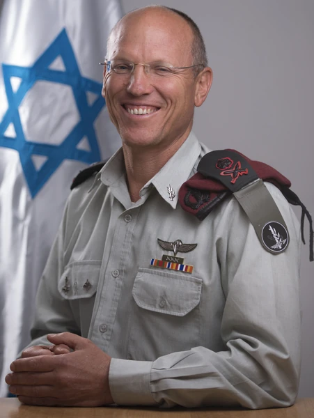 ניצן אלון
